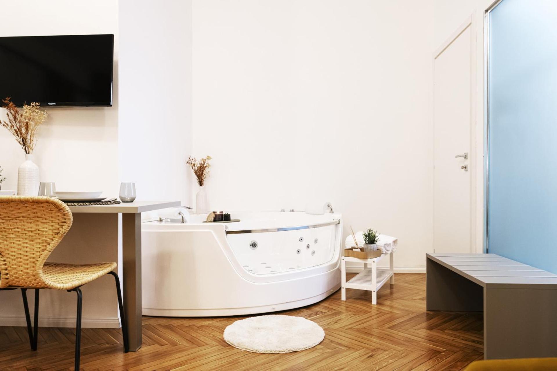 Easylife - Cav102 Raffinato Mono Con Jacuzzi In Apartment *